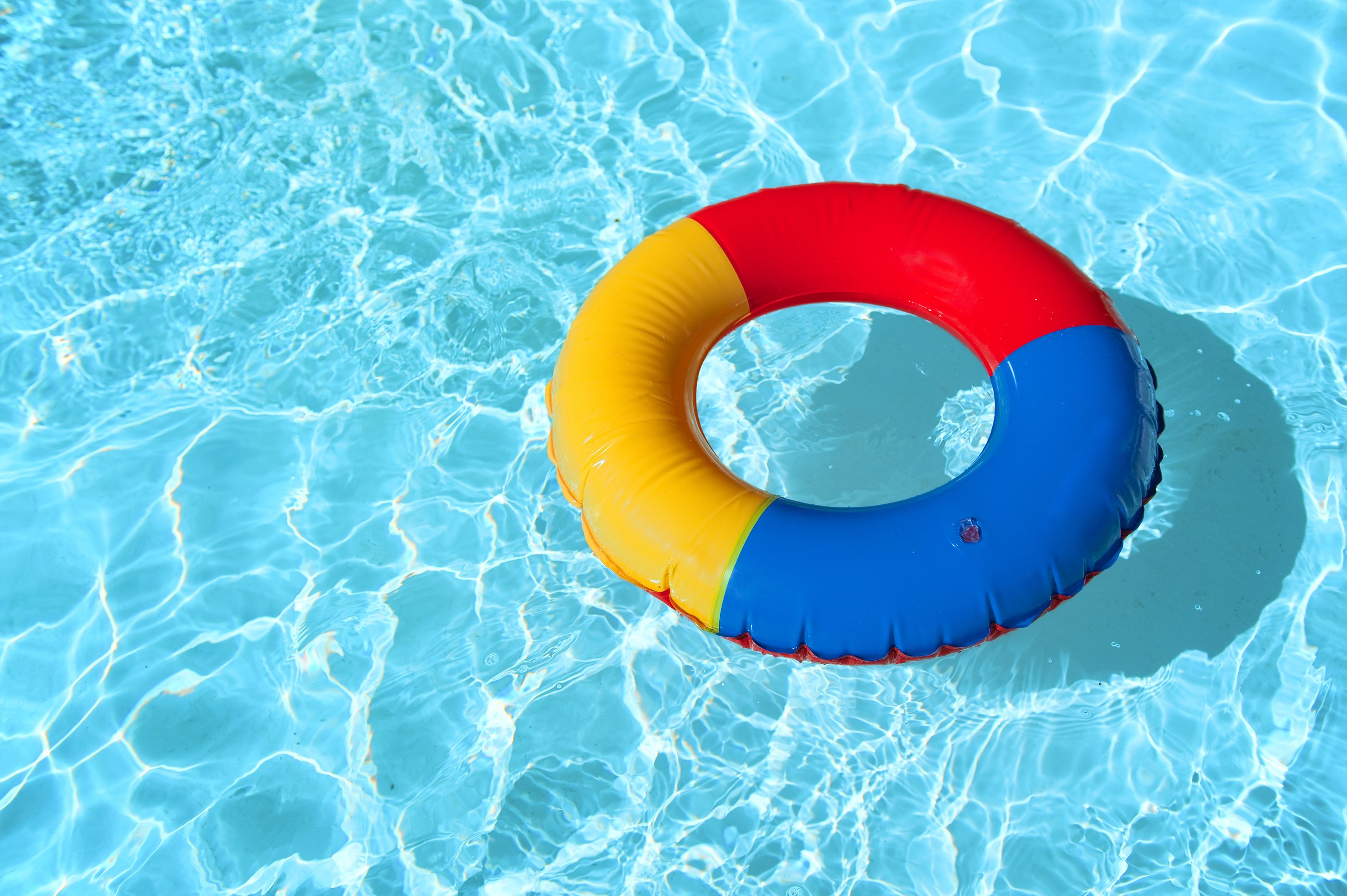 Should You Buy a Home With a Swimming Pool